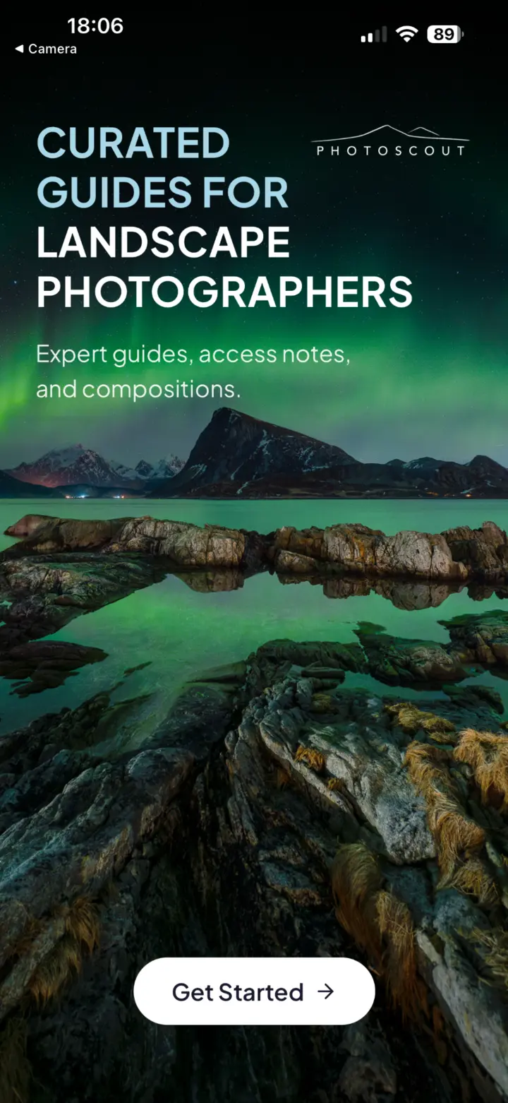 PhotoScout welcome screen with an aurora landscape and curated guides message